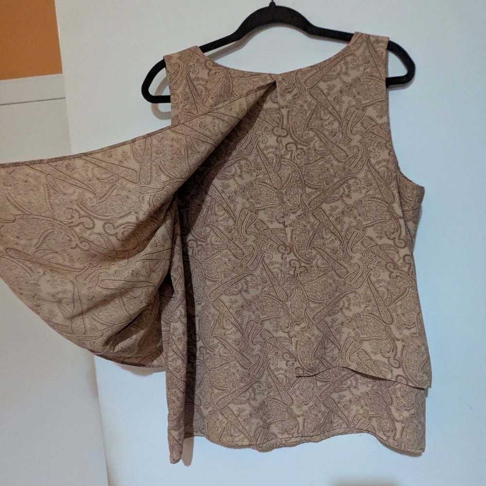 The Limited Patterned Tan Tank Top - Picture 3 of 6